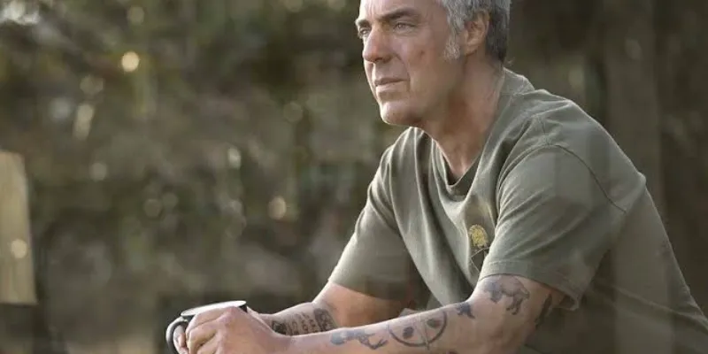 Série Bosch, Titus Welliver pensativo
